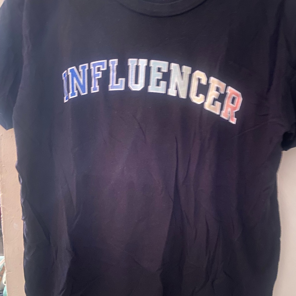 ‘INFLUENCER’ shirt